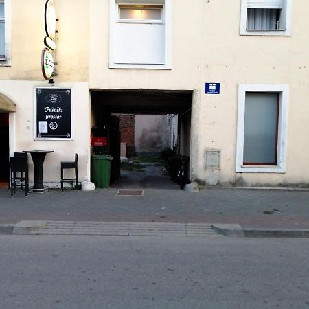Evita Studio Apartment Karlovac Exterior foto